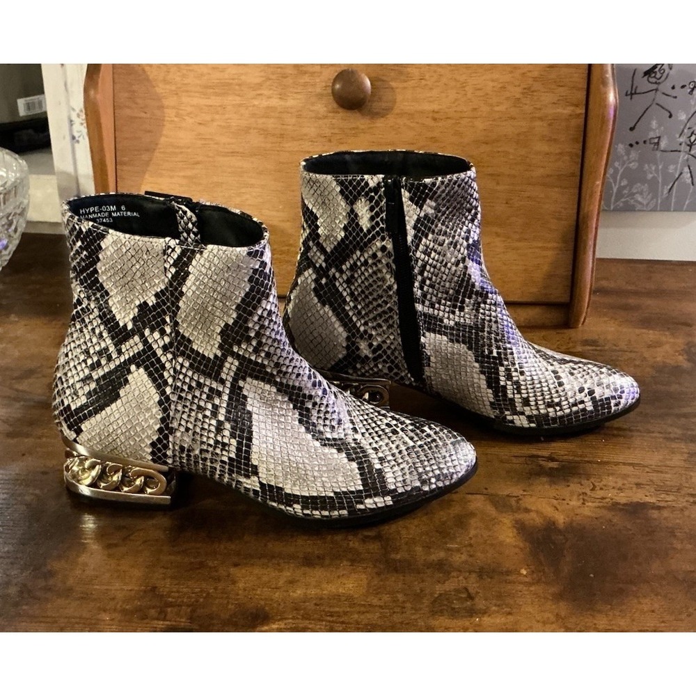 Bamboo Womens Ankle Boots‎ Sz 6 Gold Chain Embellished Heel Snake Print